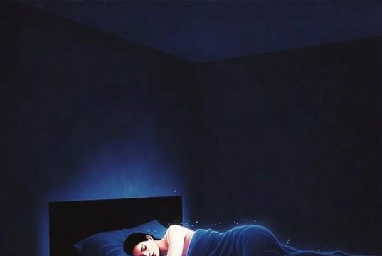 Оптимізація сну: Налаштування спальні для більш глибокого відпочинку Ілюстрація ідеального, абсолютно темного притулку для сну для оптимального вироблення мелатоніну.